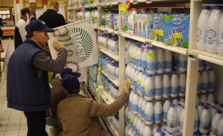 Orne : action des agriculteurs contre la baisse du prix du lait