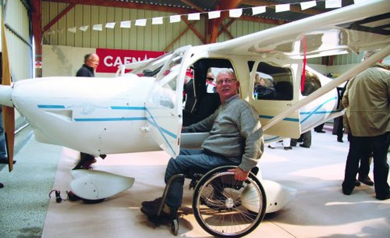 Un avion adapté aux pilotes handicapés à Carpiquet