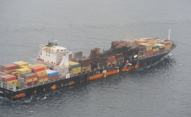 Un marin est mort après l'explosion sur un porte-conteneurs 