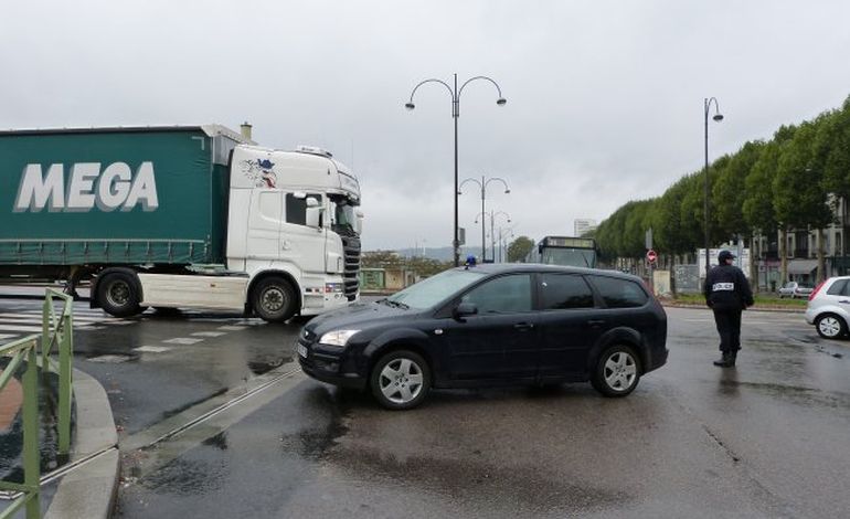 Pont Mathilde : les autorités veulent éviter "la paralysie totale" de Rouen