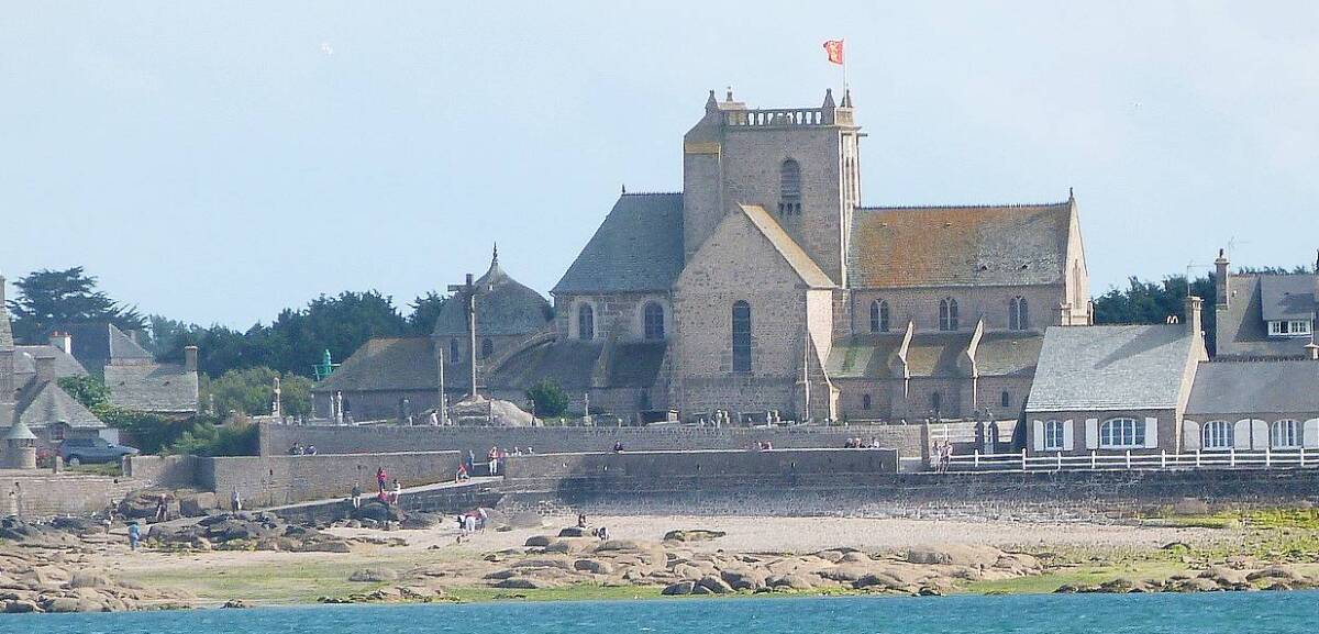 Barfleur. Des anciens murs maçonnés découverts sous les quais lors de ...