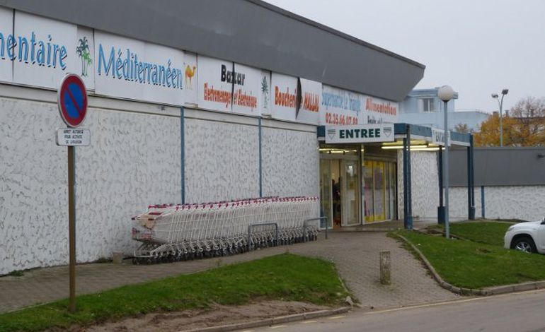 Armé d'un fusil à pompe, il sème la terreur dans un supermarché halal, près de Rouen