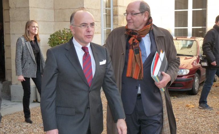 Ligne Paris-Normandie : le ministre Cazeneuve réaffirme l'engagement du gouvernement