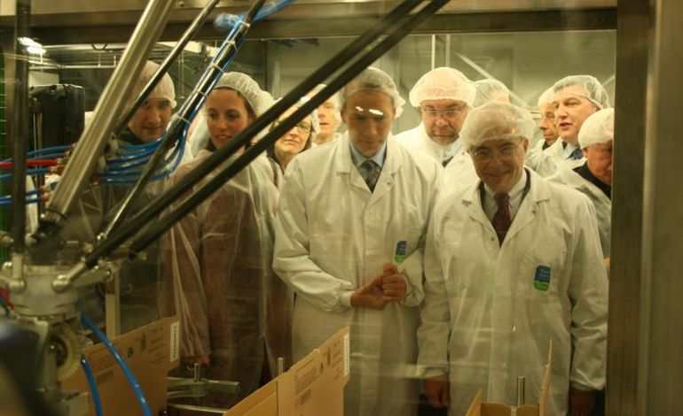 Bernard Cazeneuve inaugure la nouvelle usine des Maîtres Laitiers