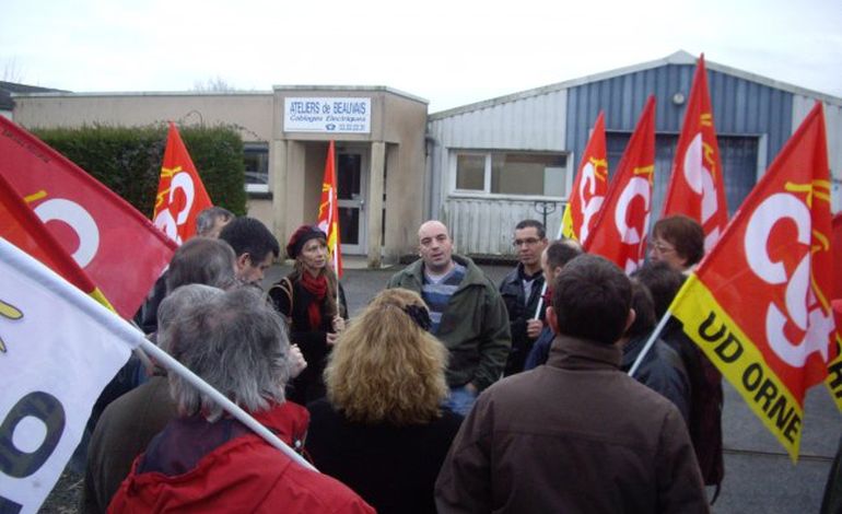 Manifestation syndicale aux Ateliers de Beauvais, à Lonrai