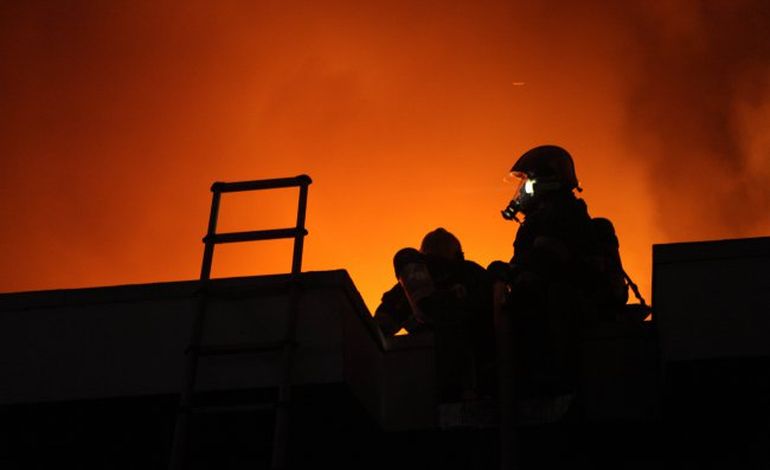 Feu de maison à Granville : 3 femmes hospitalisées, 28 pompiers mobilisés
