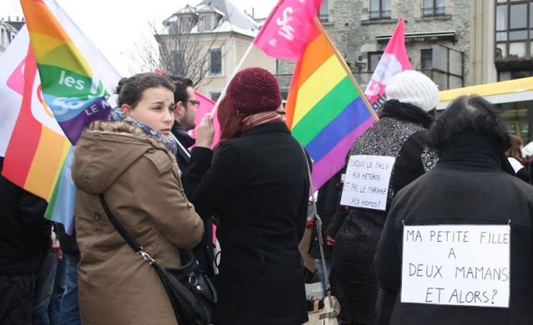 En faveur du mariage homosexuel, 300 personnes ont manifesté à Cherbourg