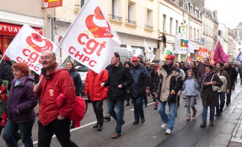 280 fonctionnaires défilent à Cherbourg