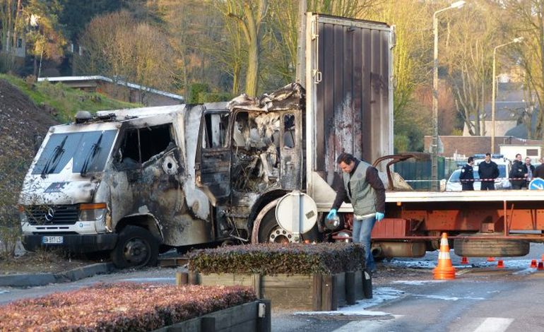 Fourgon blindé attaqué près de Rouen : les malfaiteurs repartent sans les 7 millions d'euros