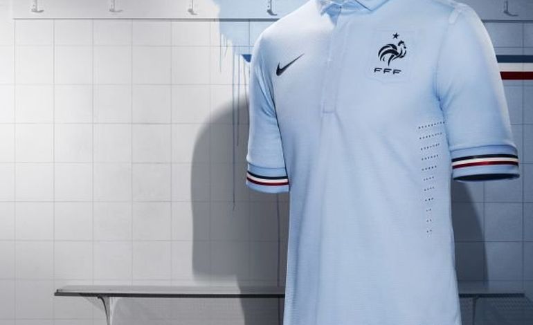 L'Équipe de France de Football habillée dans un nouveau bleu pour ses matches à l'extérieur