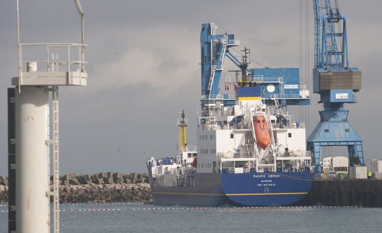 Cherbourg : un convoi de mox dans le port en avril
