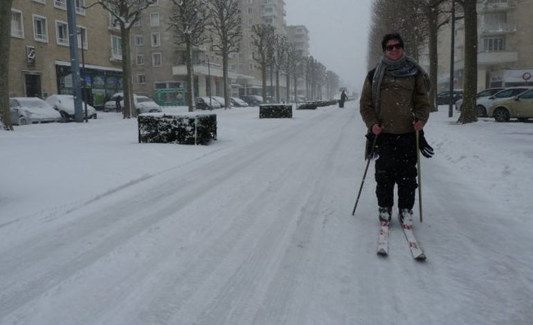 La bonne idée de la journée à Caen : les skis !
