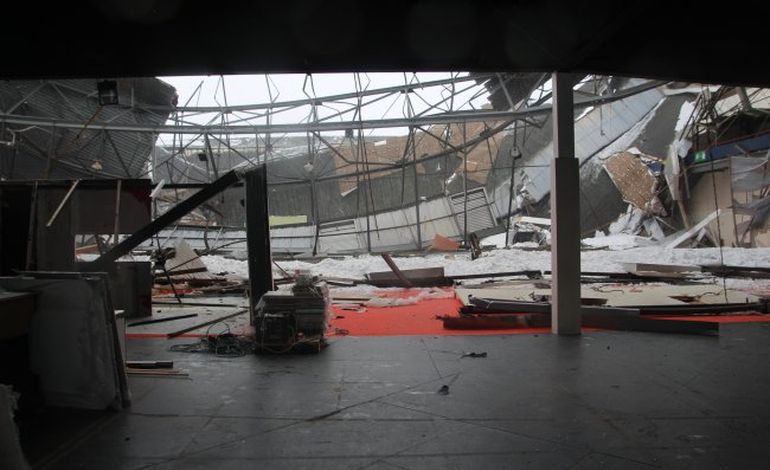 Parc Expo de Caen : le toit d'un des grands halls s'effondre