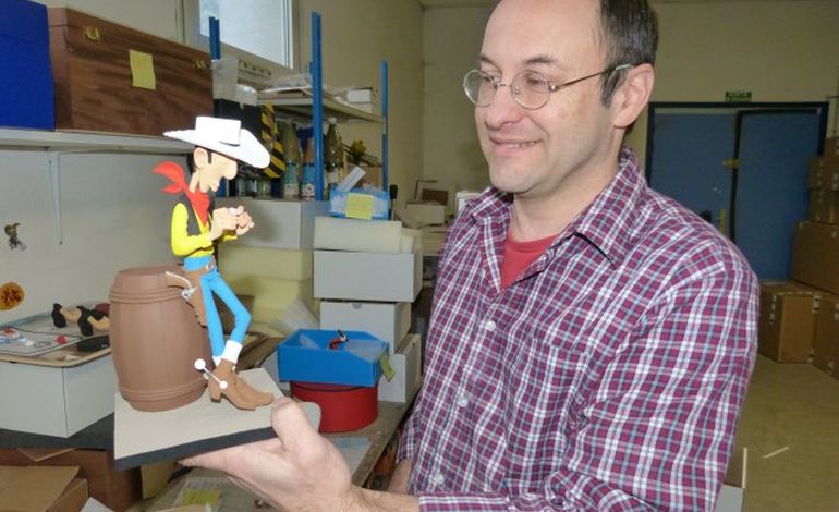 Pascal Rodier crée les figures des personnages de BD à Darnétal