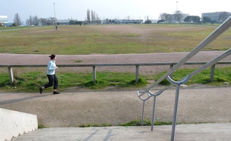 Caen : le plateau sportif du Campus 1, un "terrain vague"