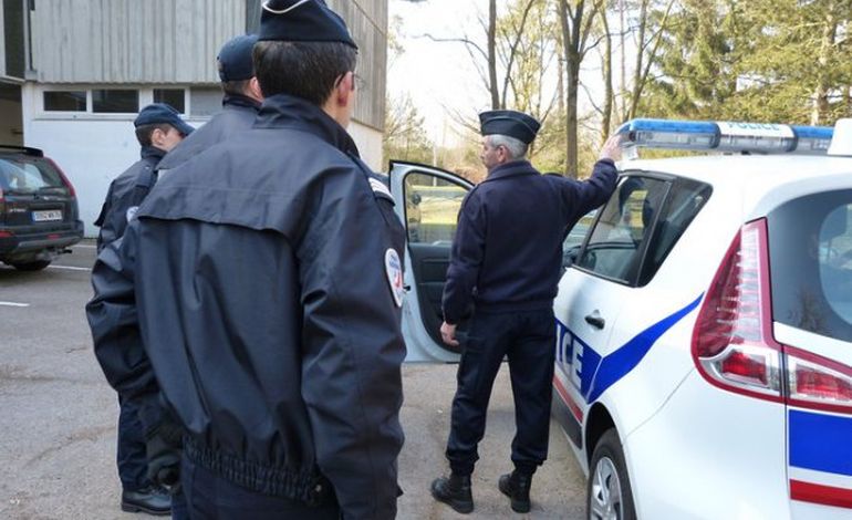 Oissel muscle les policiers français