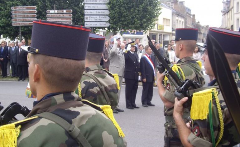 8 mai : jumelage entre un collège d'Alençon et un régiment de Mourmelon