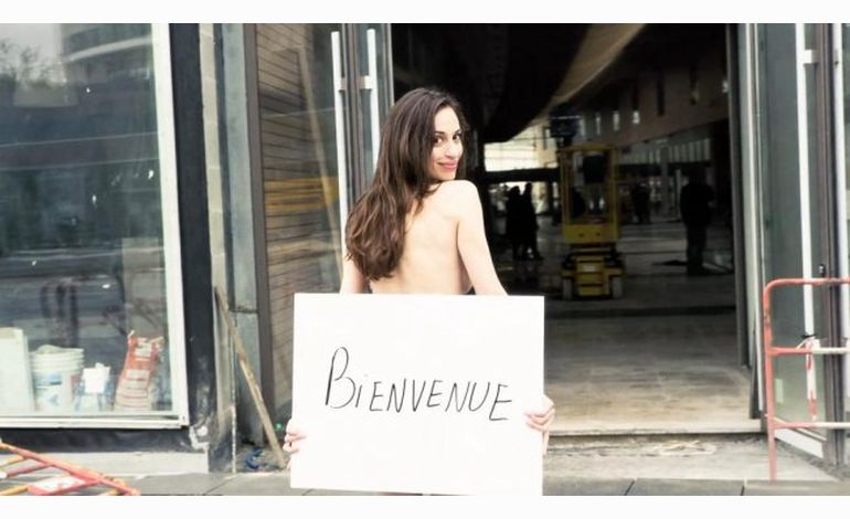 Une femme dénudée pour la promo des Rives de l'Orne 