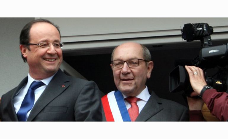 Hollande à Caen, la loi mariage pour tous promulguée samedi