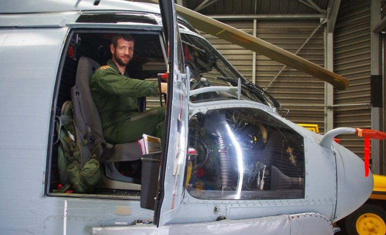 Nicolas Gross, pilote d'hélicoptère : "Traquer les pirates ou sauver un pêcheur, c'est aussi important"