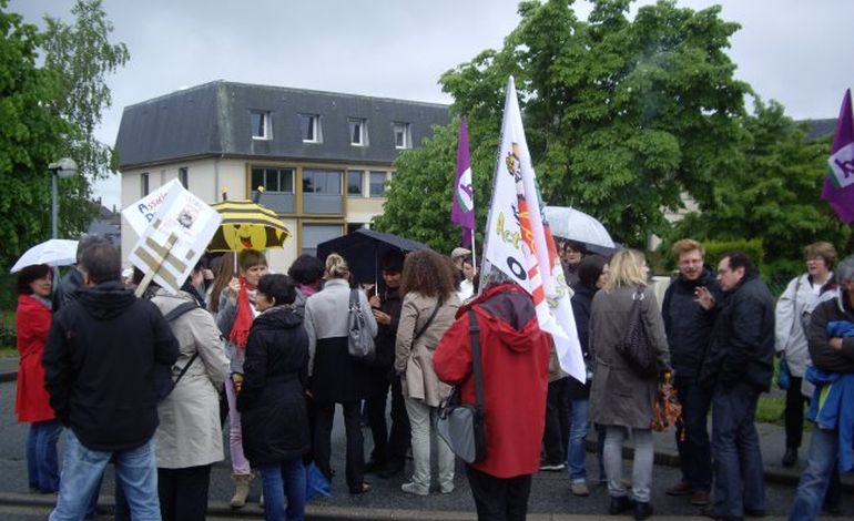 Alençon: manifestation de "la Sauvegarde" contre la reprise par le Conseil Général d'un service "d’accueil ouvert"