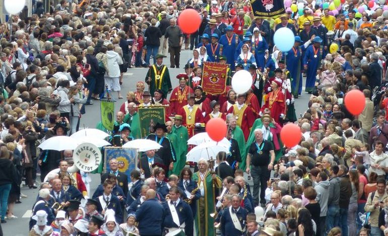 Armada de Rouen : les photos du grand défilé des marins