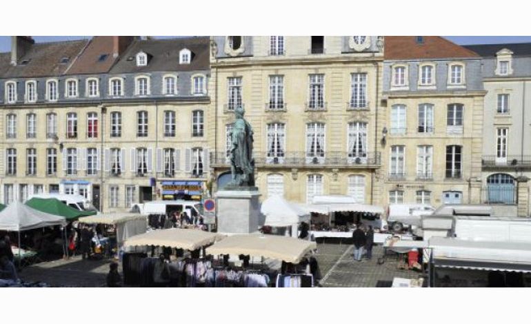 Saint-Sauveur : le piédestal de Louis XIV a retrouvé sa place !