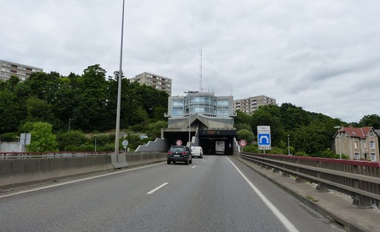 Tunnel de la Grand'Mare : un jeune conducteur grièvement blessé