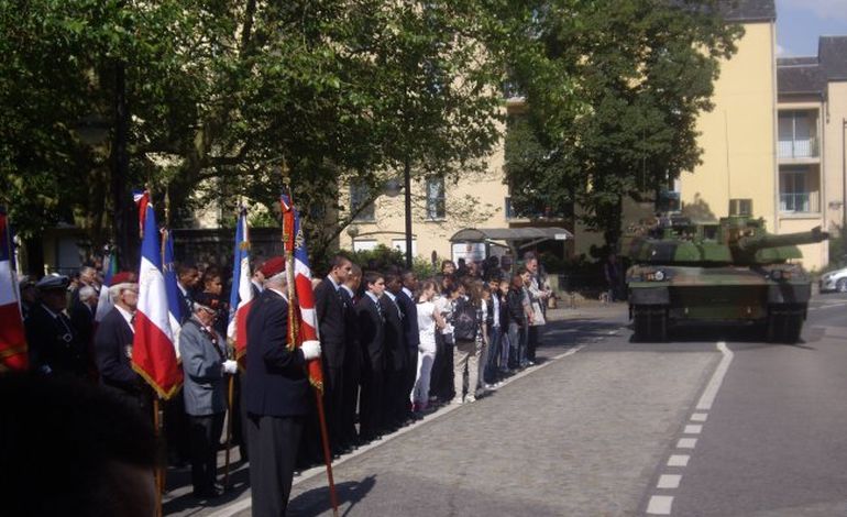 Alençon : cérémonie du 501ème régiment au monument Leclerc