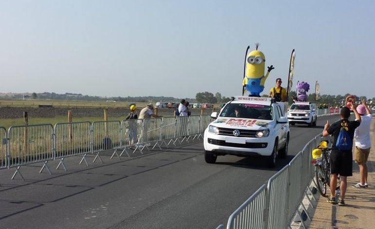 Tour de France : la caravane au pied du Mont-Saint-Michel