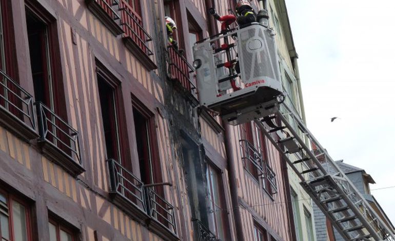 Sotteville-lès-Rouen : leur appartement brûle, les deux occupants sauvés des flammes 