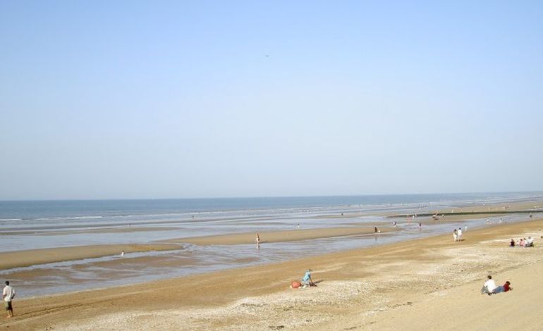 Un septuagénaire décède sur une plage de la Manche