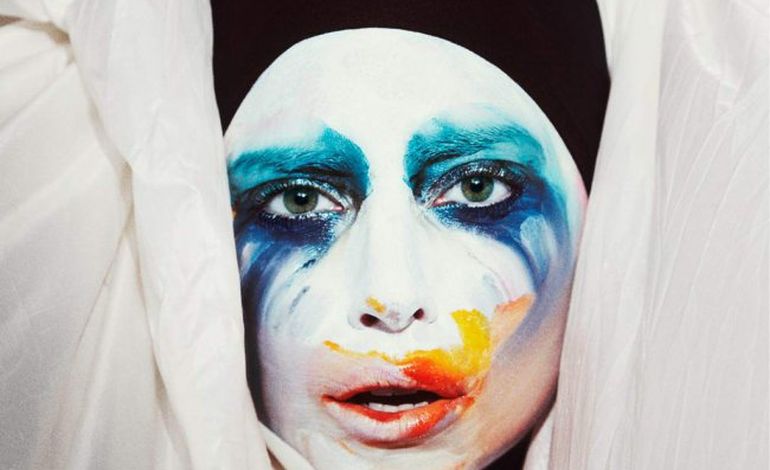 Lady Gaga dévoile Applause en intégralité