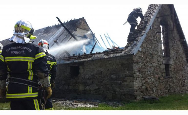 Incendie à la ferme Saint-Gilles du Château de Canisy. PHOTOS