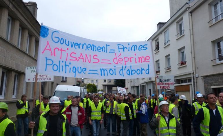Manifestation de la Capeb : près de 700 artisans devant la préfecture de la Manche