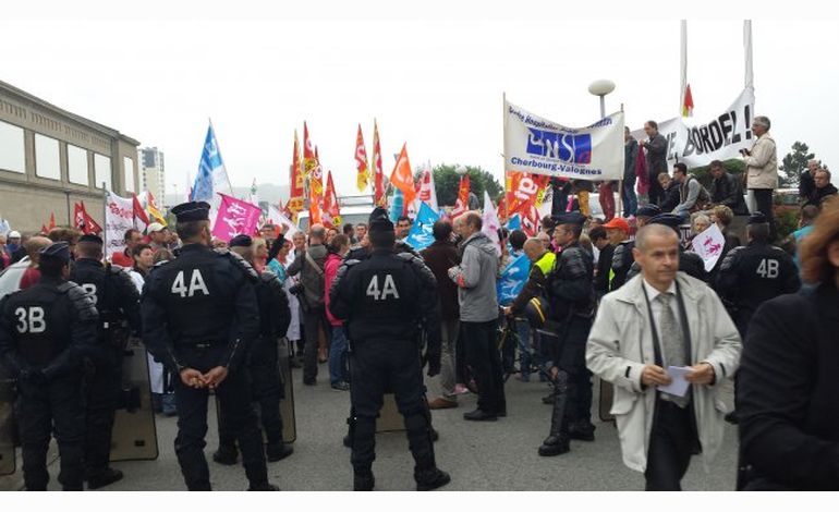 Cherbourg : 600 manifestants en marge de la visite de François Hollande