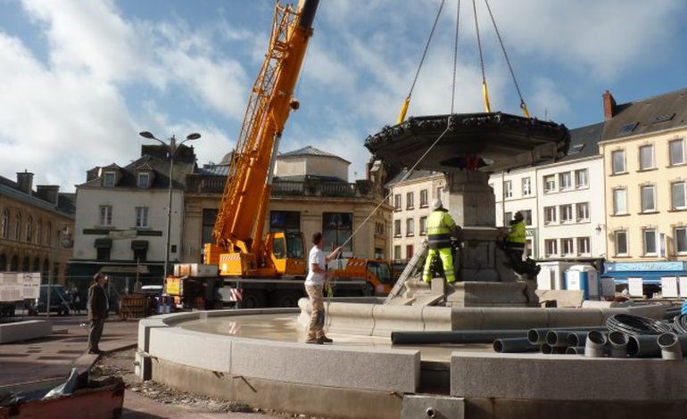 Cherbourg : la fontaine Mouchel retrouve sa vasque (VIDEO)