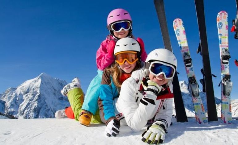 La Montagne et le ski  en famille : les services et bons plans des stations