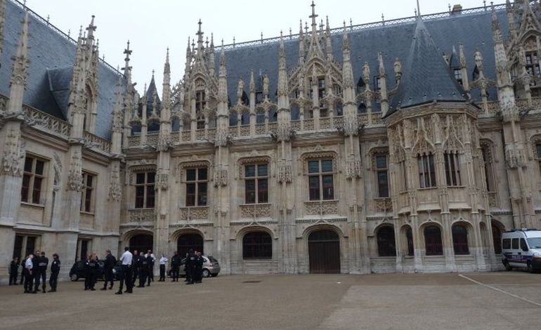 Au tribunal de Rouen : interdit de stade, il ne pointe pas à l'Hôtel de Police
