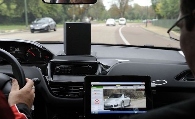 Les nouveaux radars mobiles contrôlent la vitesse de tous les véhicules qu'ils croisent
