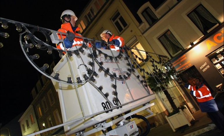 Cherbourg : 900 mètres de guirlandes dans les rues