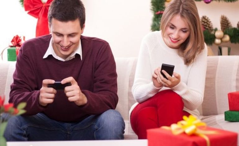 Le Père Noël va distribuer plus de 4 millions de smartphones et tablettes en France