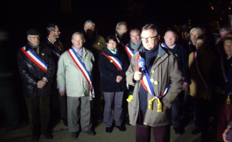 Nuit des maires devant le site GDE à Nonant-le-Pin