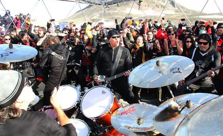 Découvrez les images du concert de Metallica... en Antarctique