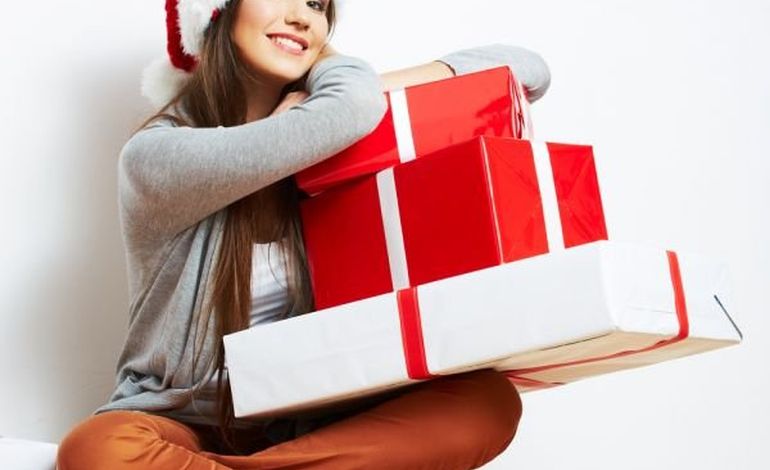 De l'argent, des vêtements, des chèques-cadeaux : les cadeaux de Noël préférés des Français