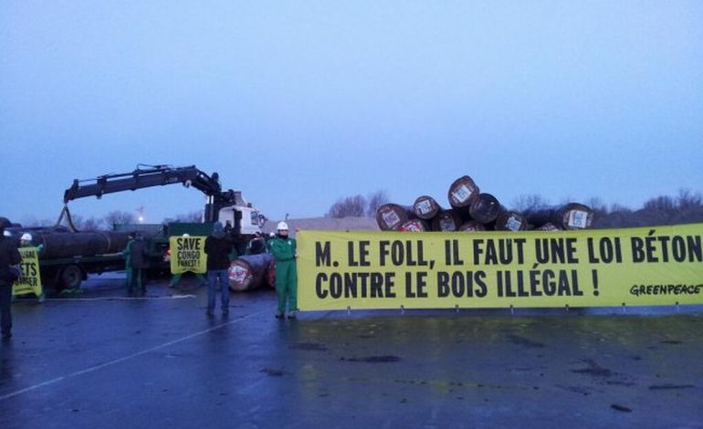 Greenpeace mène une action sur le port de Caen depuis ce matin