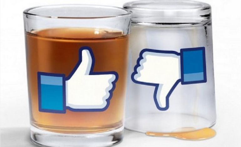 Idée cadeau geek : des verres Facebook