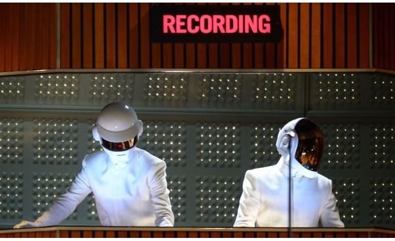 Victoire historique pour le duo français Daft Punk aux Grammy Awards