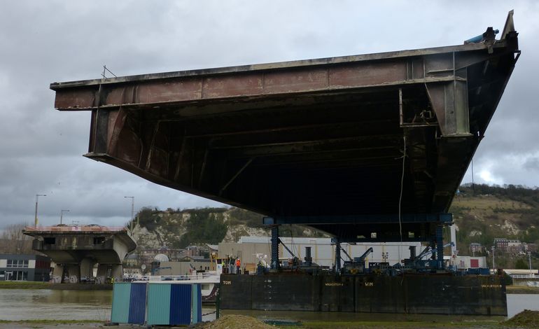 Pont Mathilde : 1000 tonnes de métal déplacées en quelques heures (photos et vidéo)