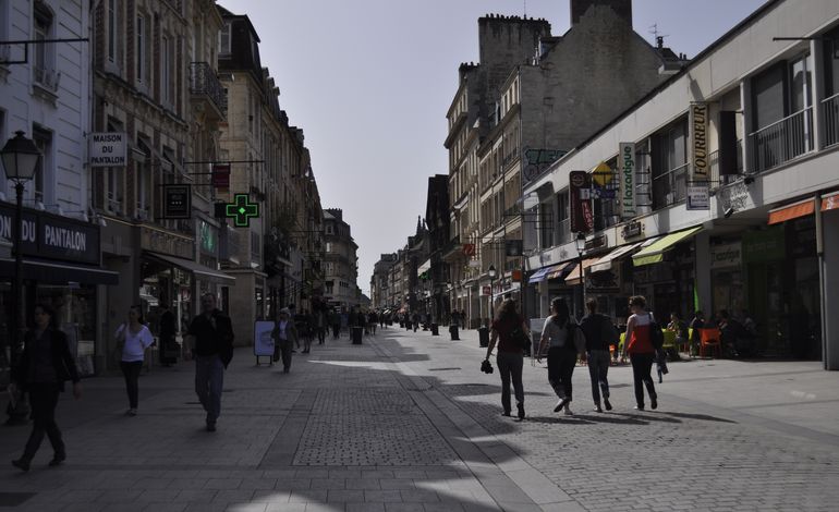 Municipales : les candidats de Caen interpellés sur un commerce "en état de siège"
